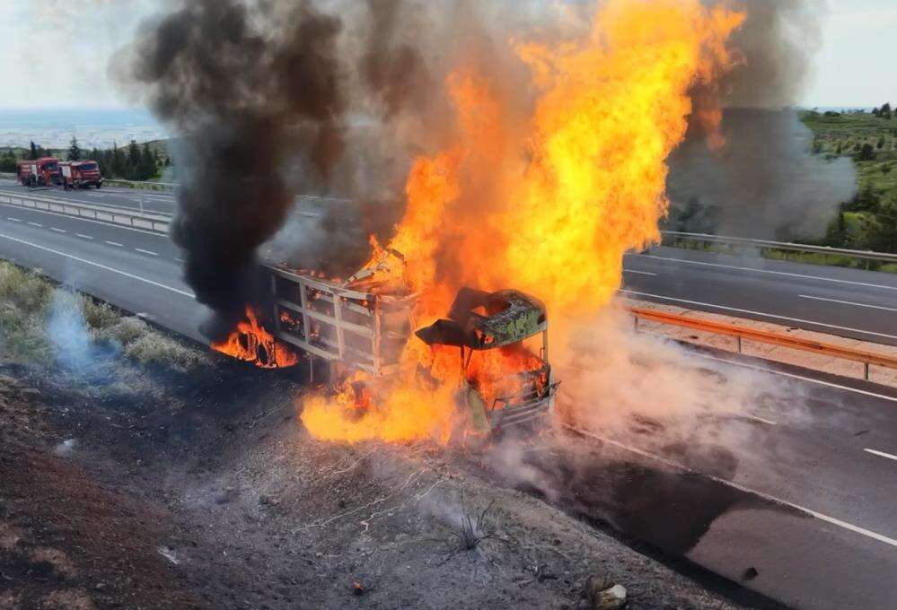 Aksaray’da doğalgaz yüklü TIR bomba gibi patladı! Korku dolu anlar kamerada 22